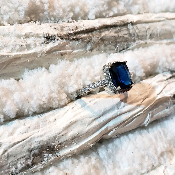 Beautiful Sapphire Statement Fashion Ring Cocktail - Picture 7 of 7